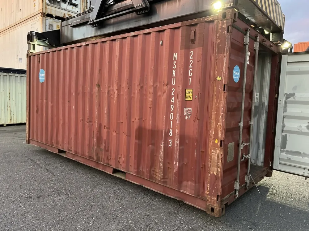 Brukt 20 fots container – langsiden sett på skrå