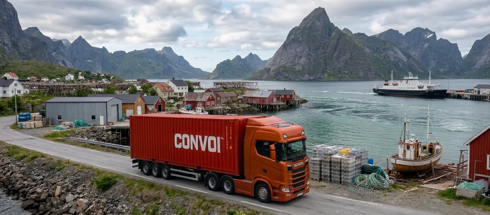 Lastebil med rød Convoi-container på kystvei ved en fjord